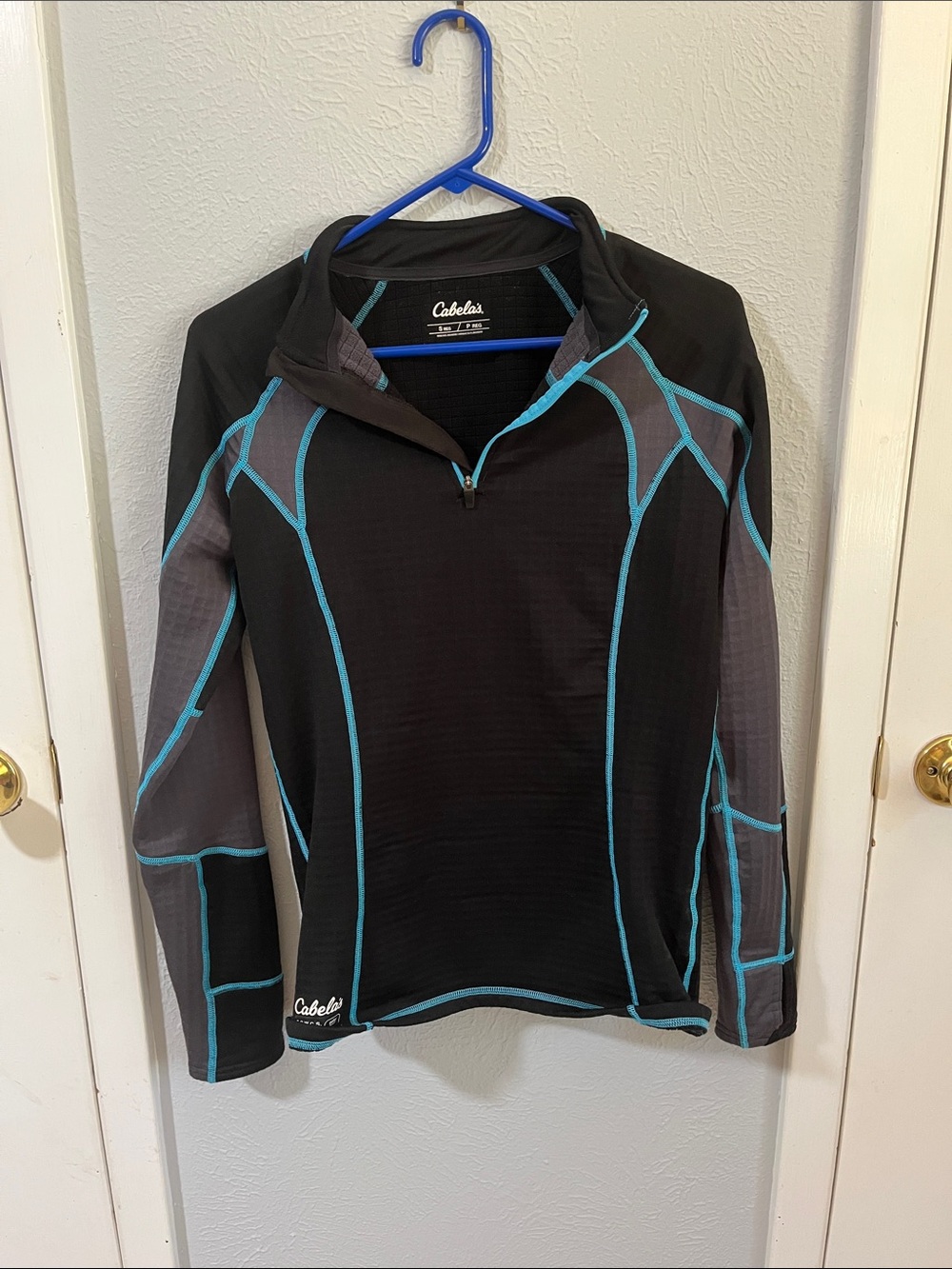 Cabela's women's petite  Black Zip-Up thermal with Teal Contrast